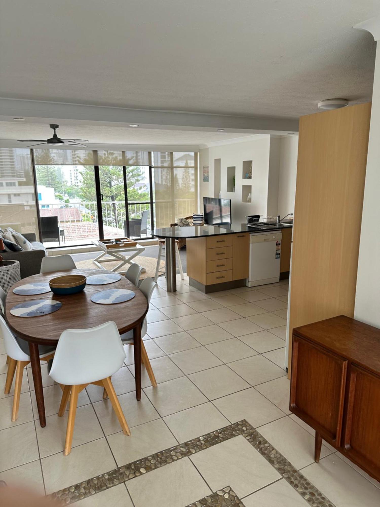 Queensleigh Holiday Apartments Broadbeach Extérieur photo